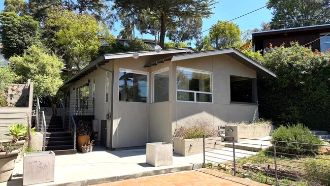 Building Photo - 2306 Teviot St