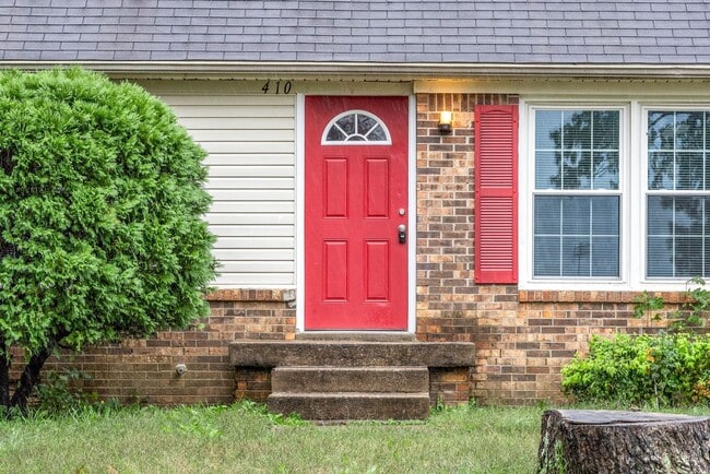 Photo - 4 Bedroom Pet Friendly Home For Rent With The 1ST TWO WEEKS FREE!!!