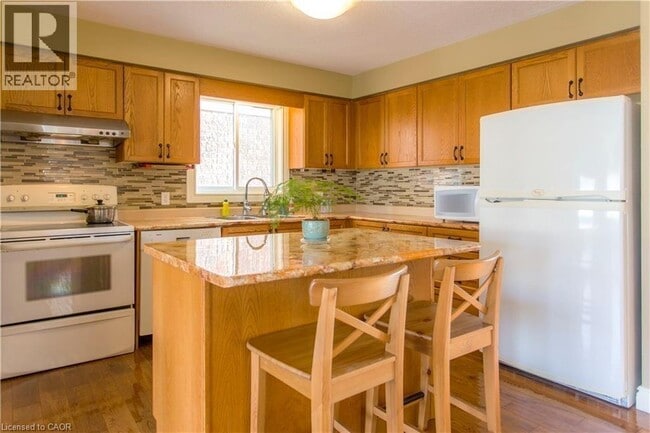 Photo - 676 Bonavista Dr