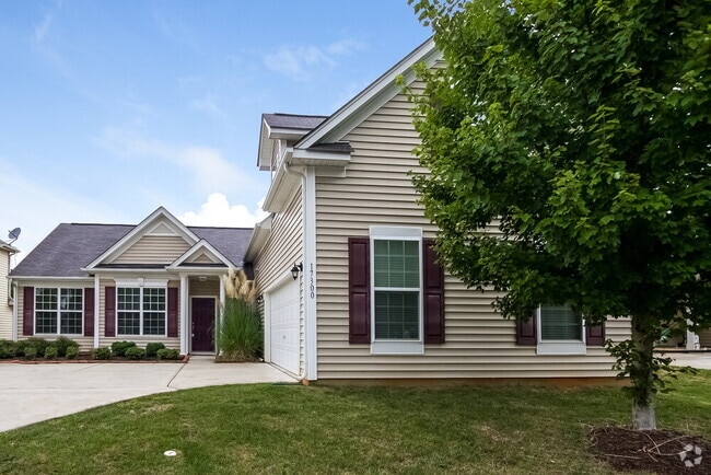 Building Photo - 17300 Hampton Trace Rd Rental