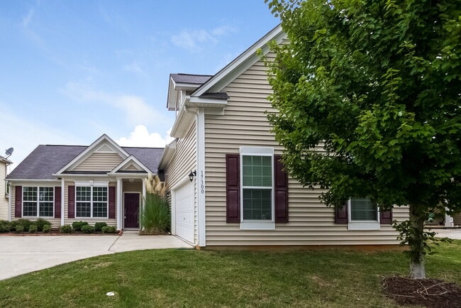 Building Photo - 17300 Hampton Trace Rd Rental