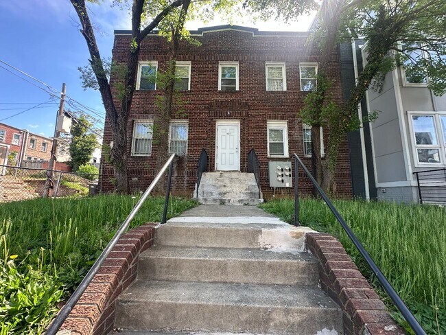 Photo - 1025 17th St NE