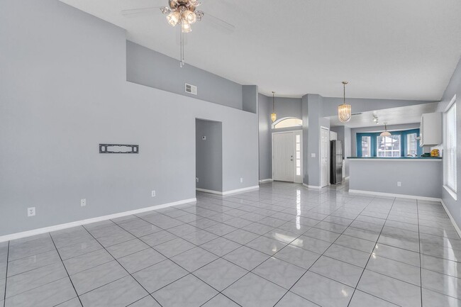 Photo - 4454 King Edward Dr