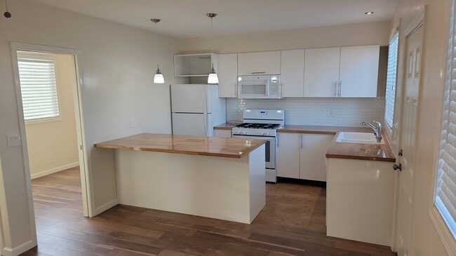 Photo - 5334 Cedar Ave Unit 5334