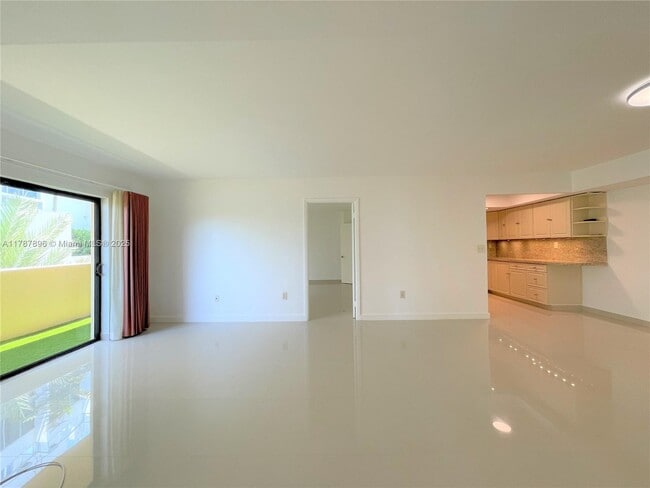 Photo - 2924 Collins Ave Unidad 403