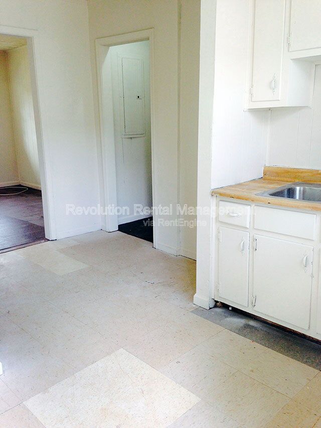 Photo - 721 English St