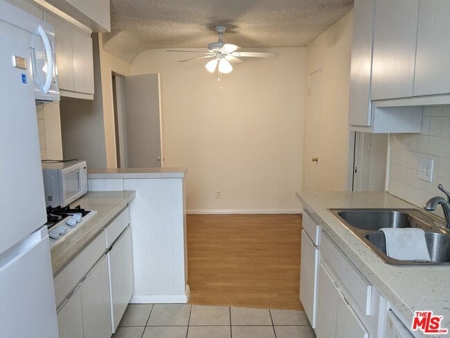 Photo - 633 N Sweetzer Ave Unit 4