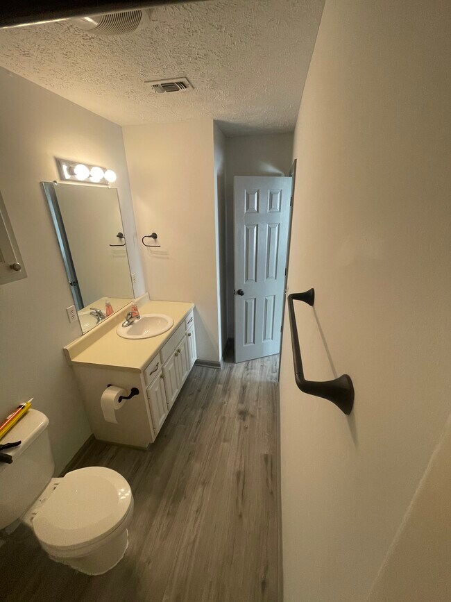 Photo - 105 Tomlinson Dr