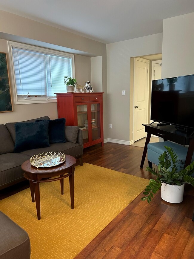 Photo - 1418 Simcoe St S Unit 2