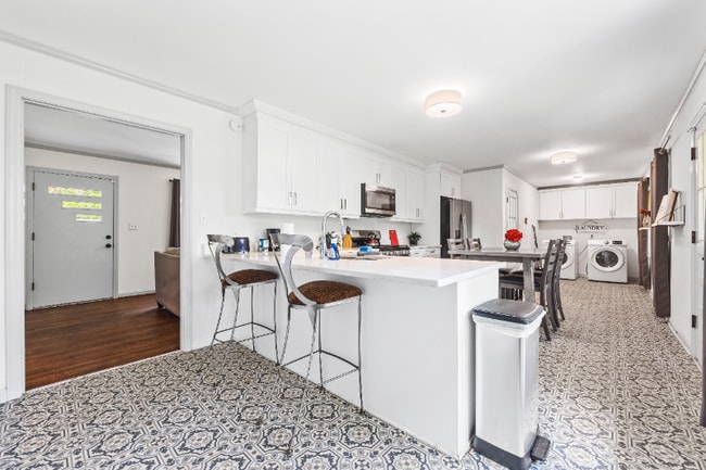 Photo - 2523 Ben Hill Rd