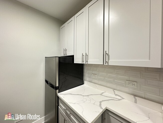 Photo - 503 W Belmont Ave Unit J06W