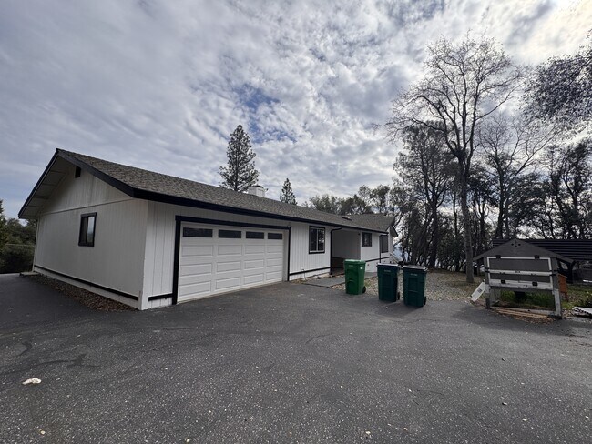 Photo - 17554 Patricia Way