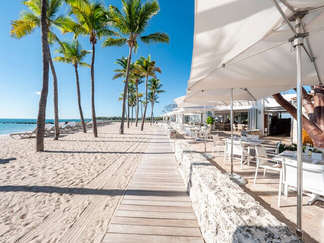 Photo - 19144 Fisher Island Dr