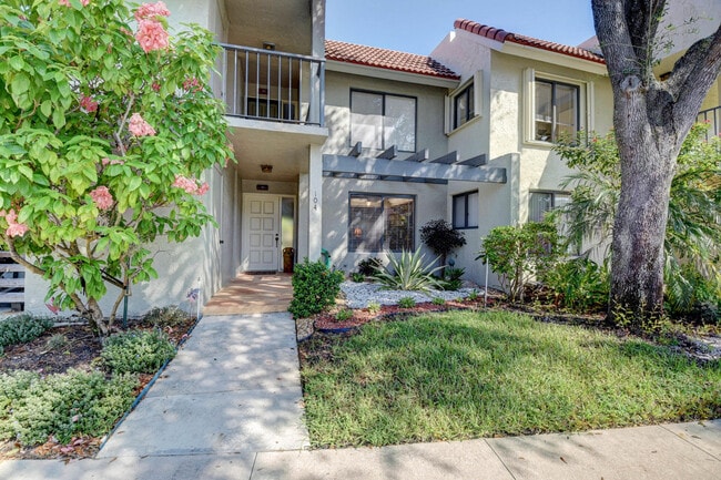 Building Photo - 5673 Fairway Park Dr Unit 104 Rental