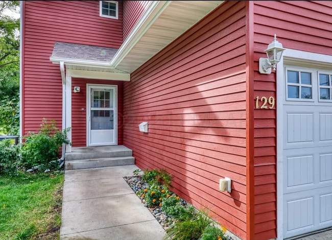 Photo - 129 16th St S