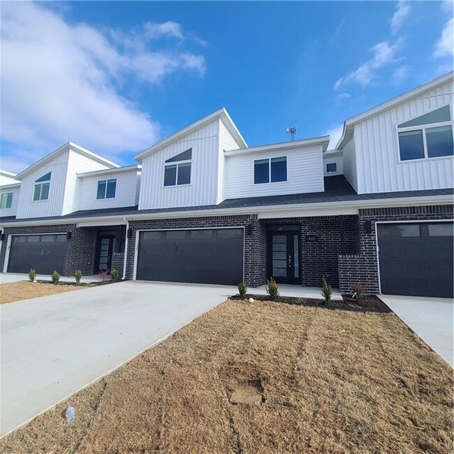 Building Photo - 460 Azurite Rd