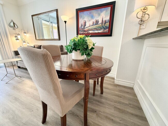 Photo - Meridian - Luxury STUDIO Condo w/ laminate... Unidad 128