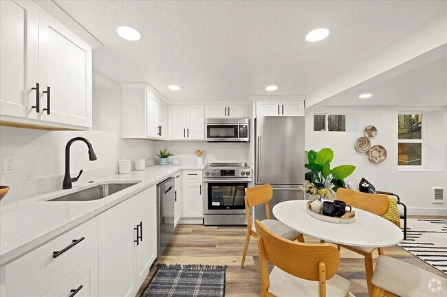 Building Photo - 5764 NE Garfield Ave. Unit B Rental