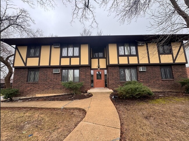 2355 Chalet Gardens Rd Unit 3