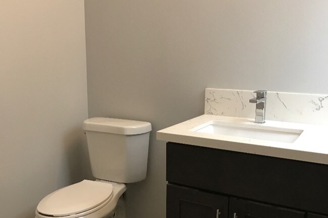 Baño para invitados - 2158 Century Hill