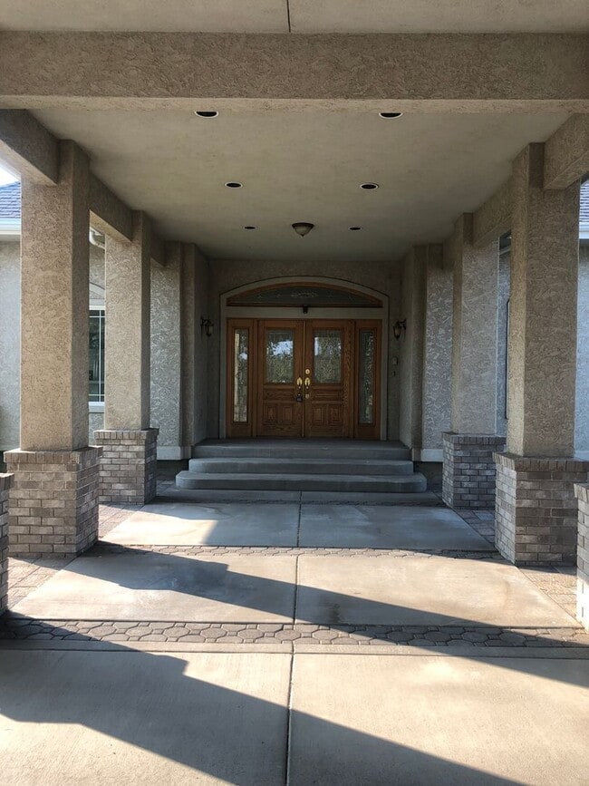 Photo - Spacious Redmond Estate on 14 Acres – 4,300+ Sq Ft, Pastures, 4-Car Garage