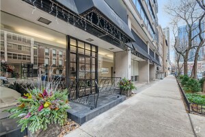 Building Photo - 33 E Cedar St Unit 17D Rental