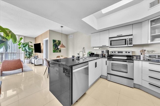 Photo - 1750 N Bayshore Dr Unit 2015