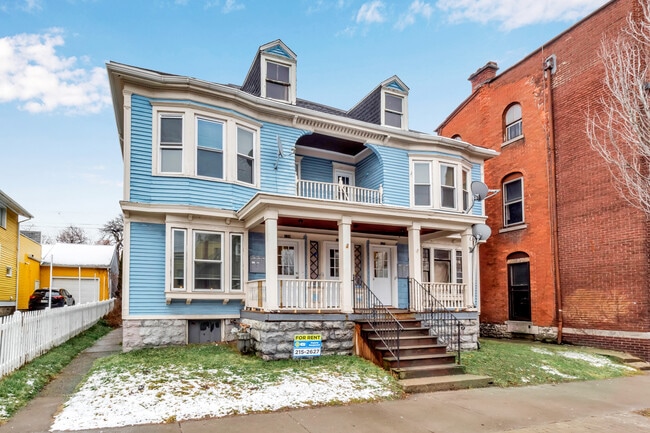 Photo - 135 Elmwood Ave Unidad 6