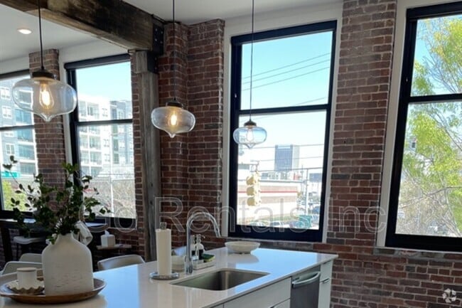 Building Photo - 1329 4th Ave S Unit 201 Rental