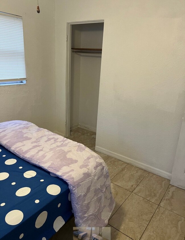 218 Lincoln Ct