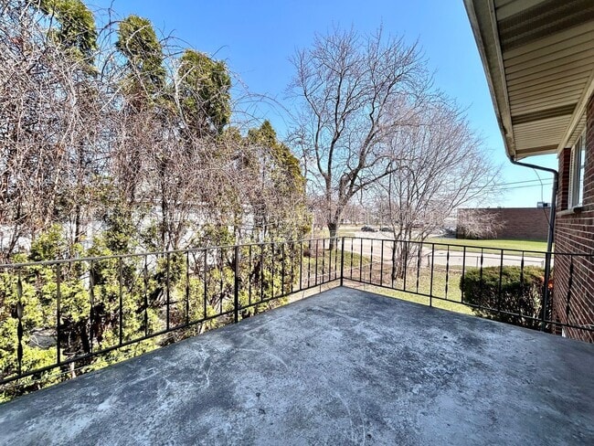 Photo - 143 Exchange St SE Unit B