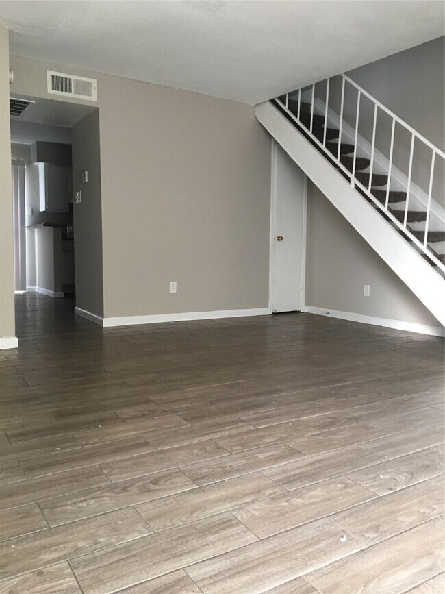 Photo - 5625 Antoine Dr Unidad 1301