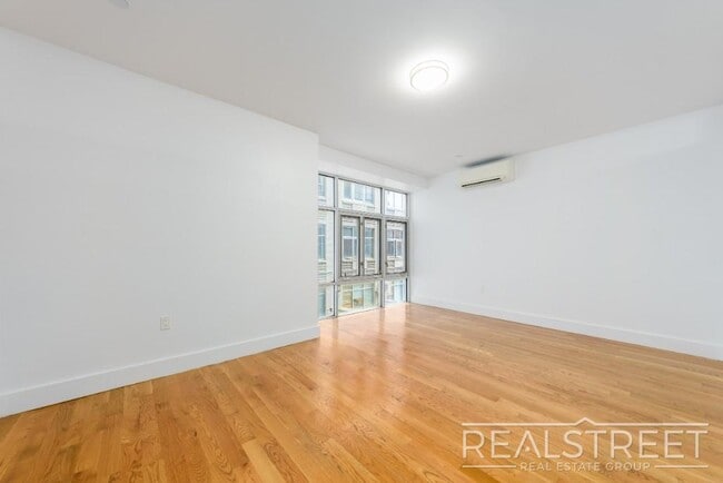 Photo - LUXURY LOFT in Queens! Unit 328