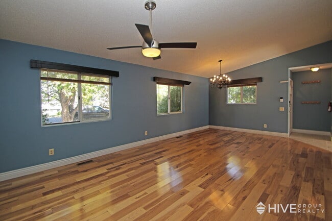 Photo - Bright and Spacious Home with a Fantastic ...