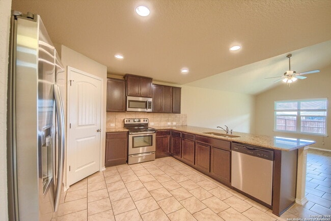 Photo - SPACIOUS 4-BEDROOM OFFERING 50% OFF FIRST ...