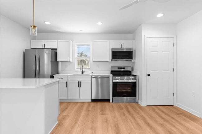 Photo - 1440 Lakepointe St