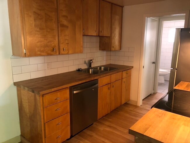 Photo - 713 Collyer St