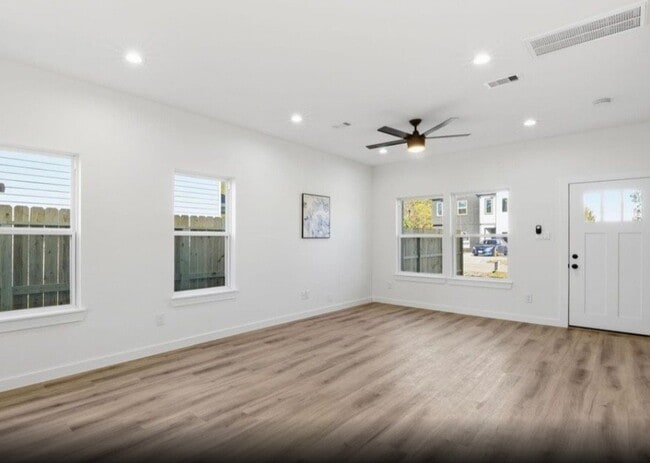 Photo - 7958 Henson St Unidad B