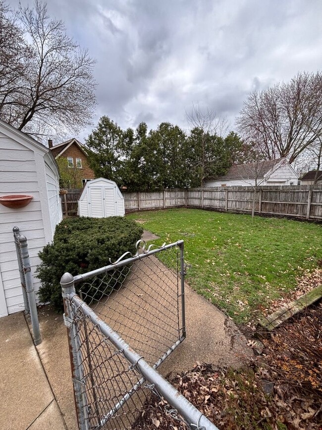 Photo - 709 Mulford Dr SE