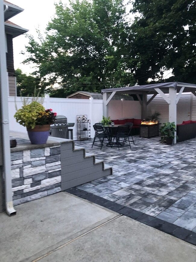 Photo - 287 Pelton Ave