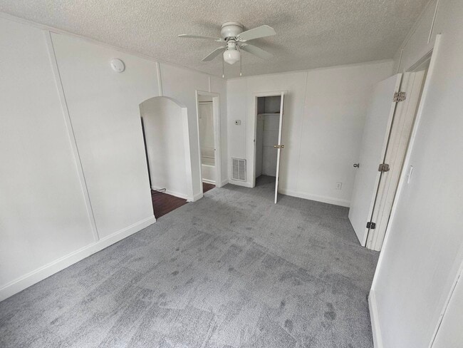 Photo - 752 Chalice St SW