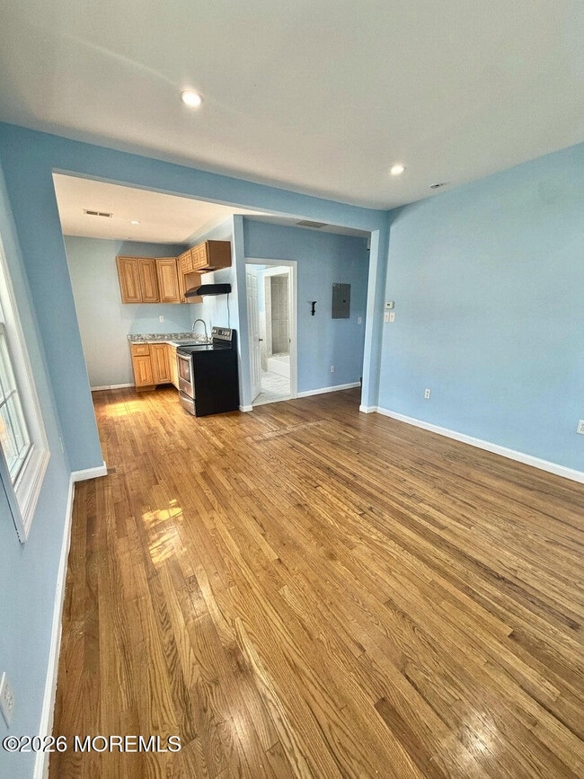 Photo - 40-42-42 Raymond Terrace
