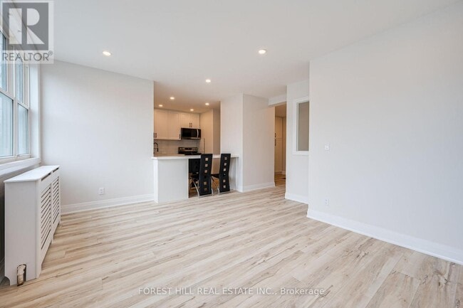 Photo - 7725 Yonge St Unit 2