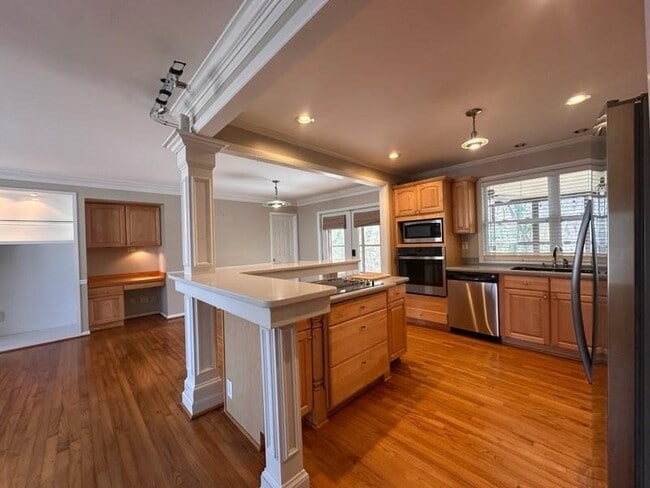 Photo - 1716 Mohawk Pl SE