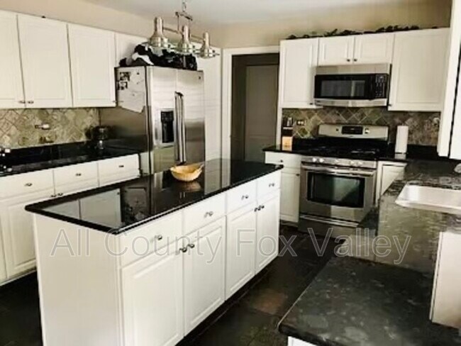 Photo - 1931 White Oak Dr