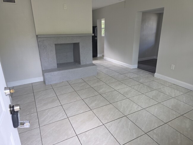Photo - 413 Dove Ave
