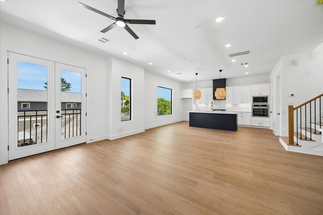 Photo - 1325 W 22nd St