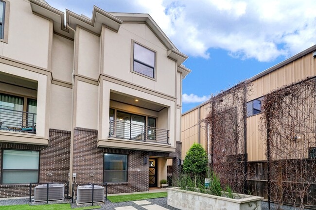 Building Photo - 4203 Allen St