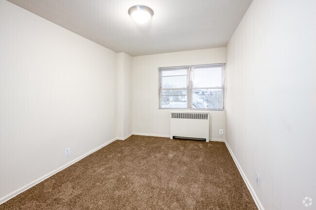 1BR, 1BA - 420SF - Bedroom