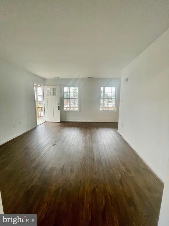 Building Photo - 916 Harwood Rd